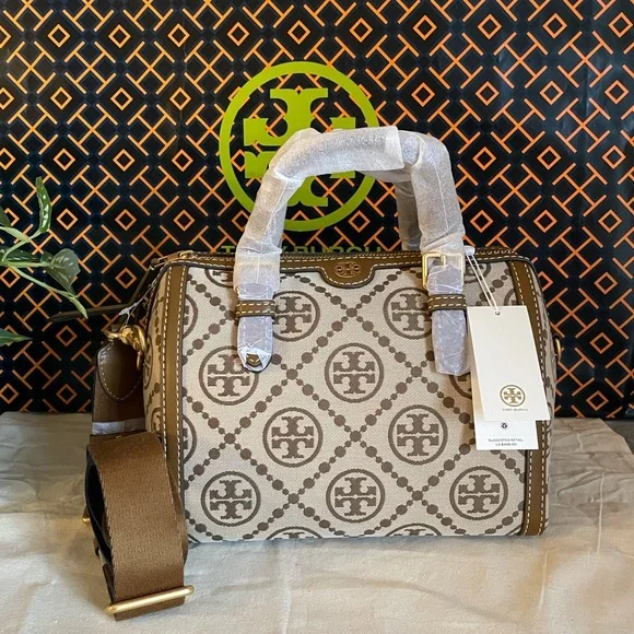 New,✨ T monogram jacquard duffle bag - Picture 12 of 16